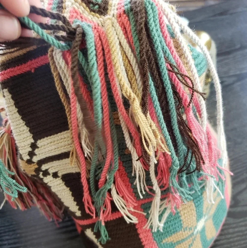 Hobo bucket style knitted crotchet bag